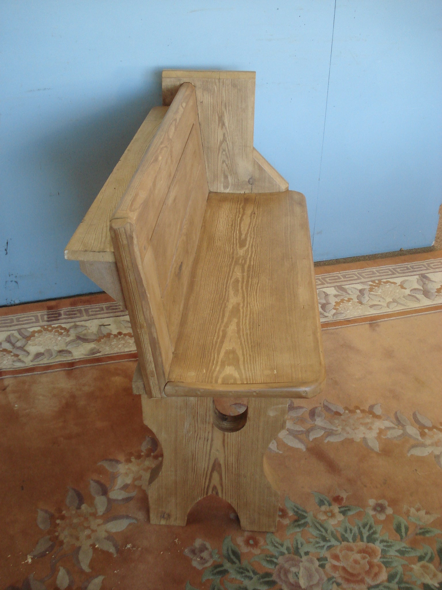 Pew/ Hall seat with open end